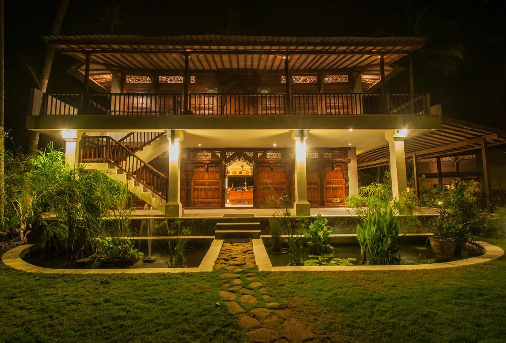 Oceanfront Citakara Sari Villas Candi Dasa  Exterior photo