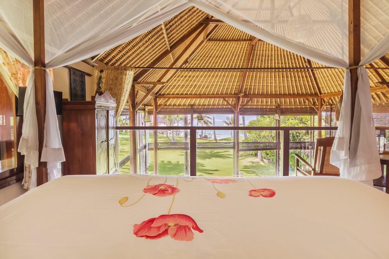Oceanfront Citakara Sari Villas Candi Dasa  Exterior photo