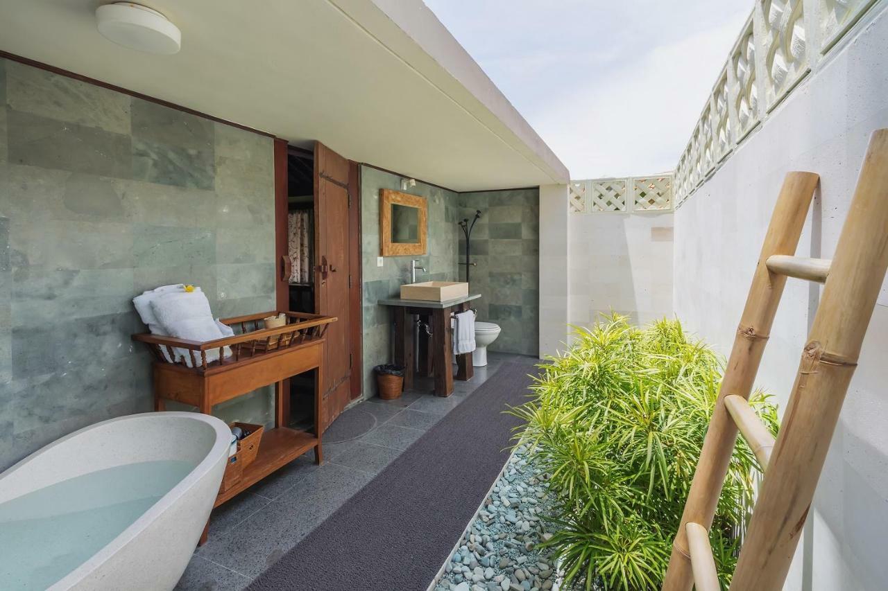 Oceanfront Citakara Sari Villas Candi Dasa  Exterior photo